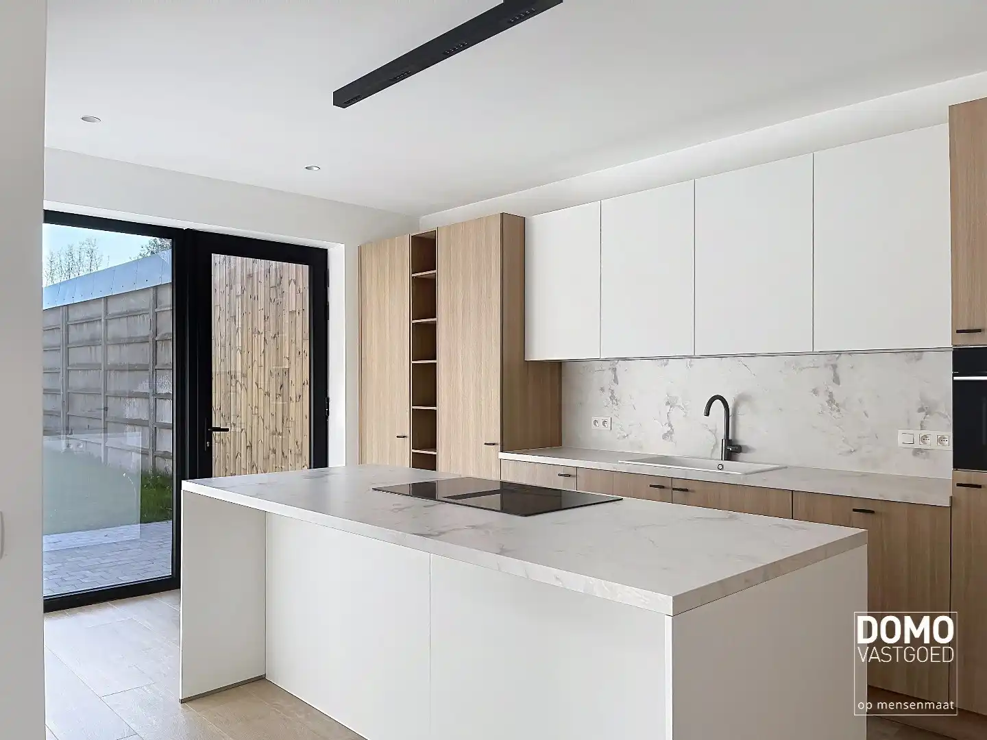 Instapklare totaalrenovatie met luxueuze afwerking, 4 slaapkamers en zuidgerichte tuin foto 2
