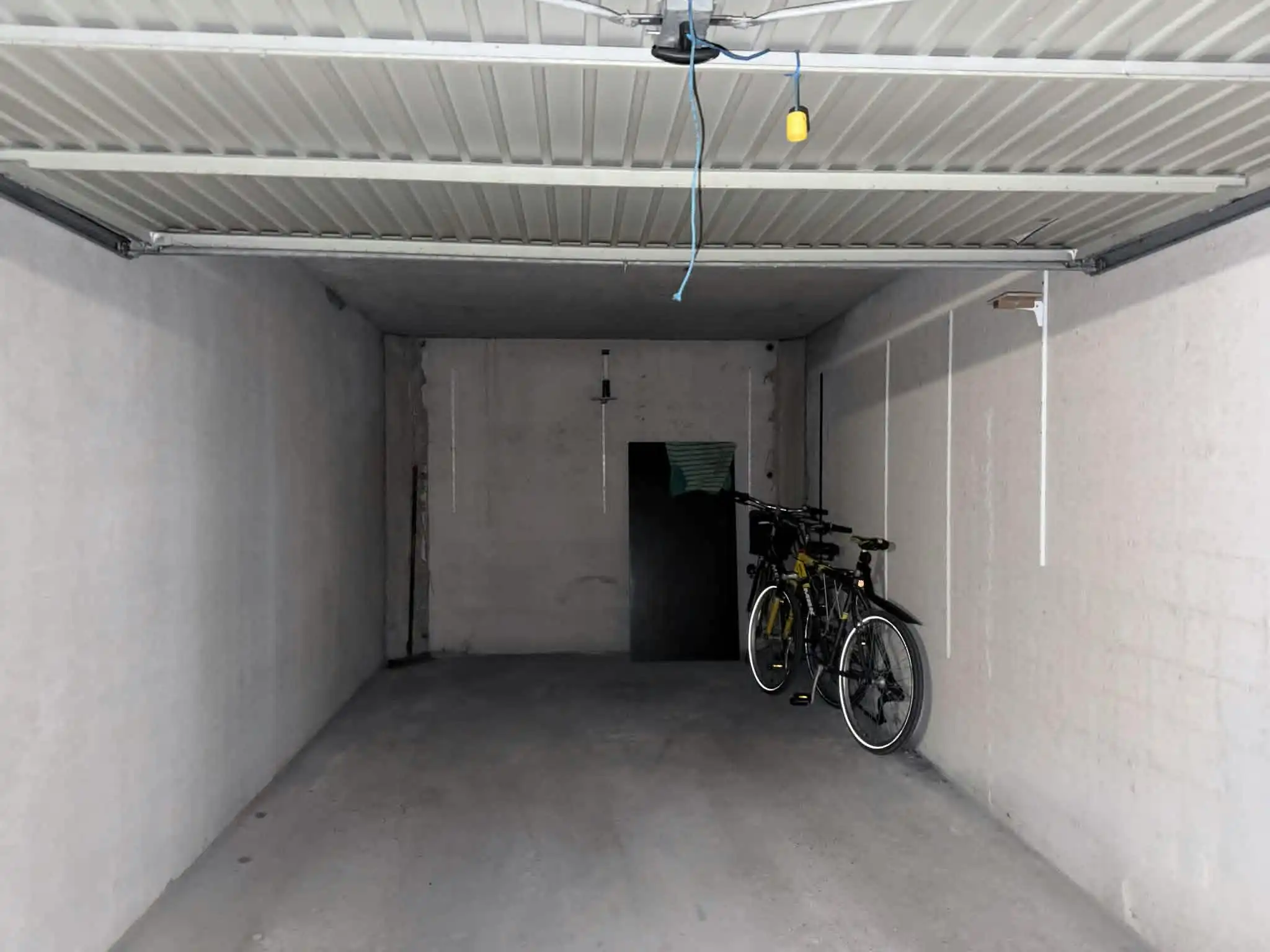 Goedgelegen garagebox vlakbij de Zeedijk te Westende! foto 7