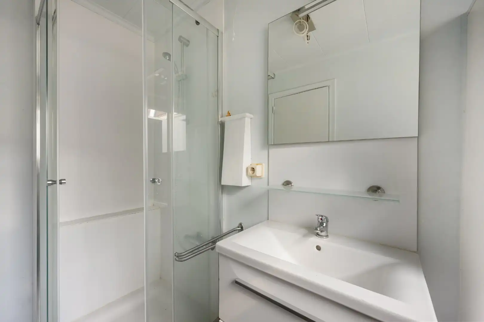 Woning met 3 slaapkamers, zolder, garage en tuin met uitweg in Dadizele-centrum foto 7