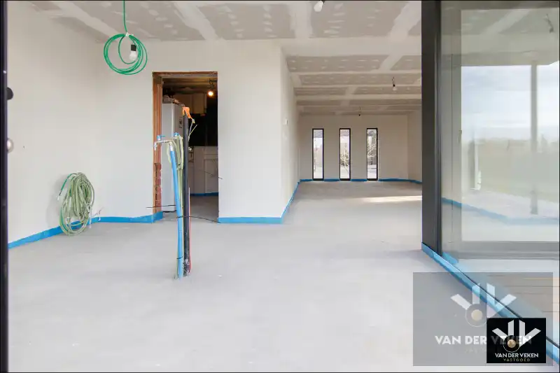 TOTAAL VERNIEUWDE WONING - ENKEL NOG AFWERKEN NAAR EIGEN SMAAK EN INZICHT foto 5