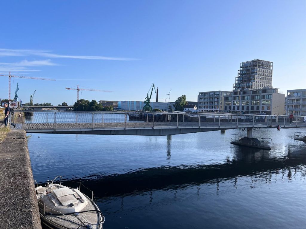 Bijzondere ‘Fin de siècle’ herenwoning, rustig gelegen nabij Dok-Noord. foto 3