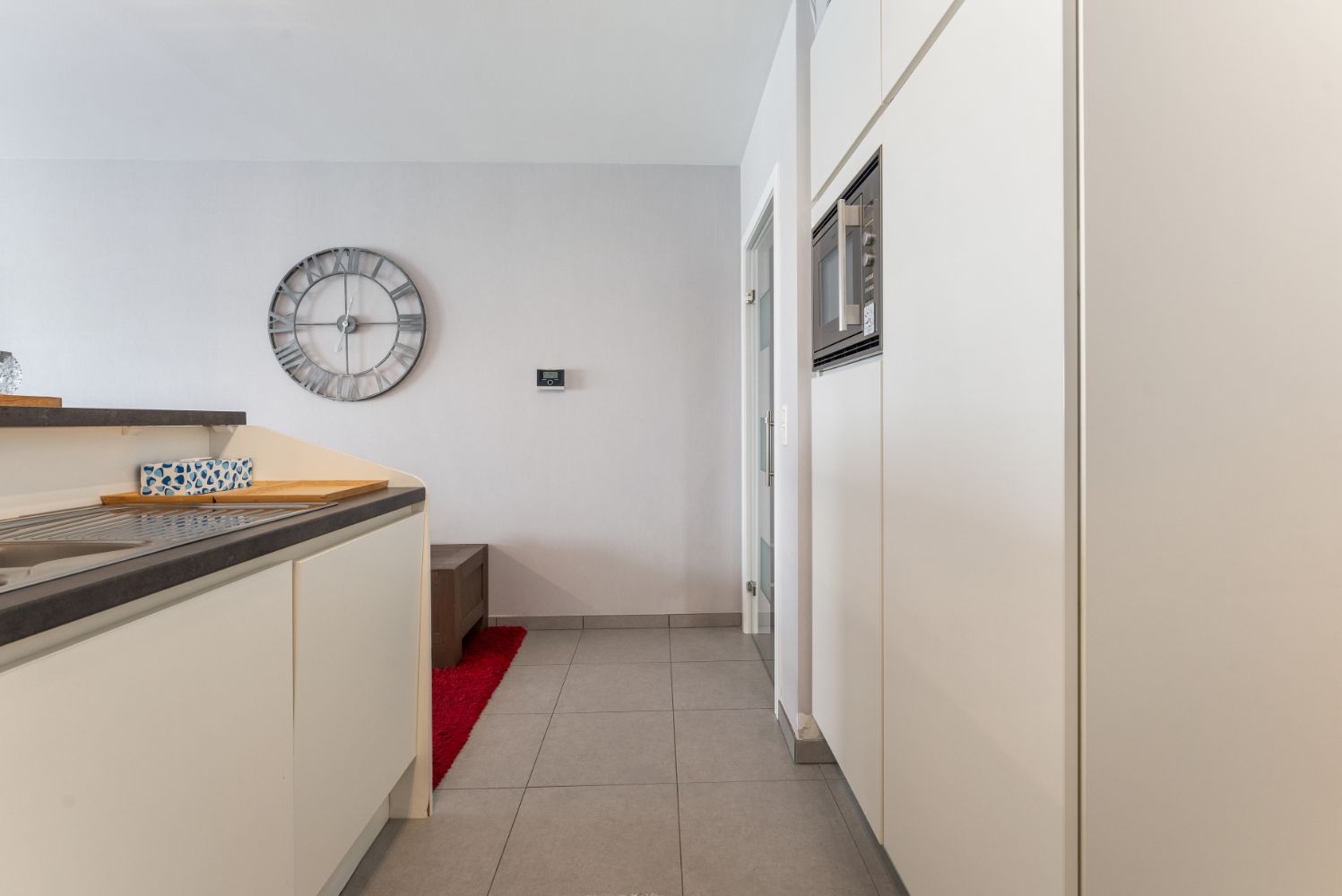 Prachtig instapklaar 2 slaapkamer appartement met een fantastisch zicht over het Stationsplein foto 6