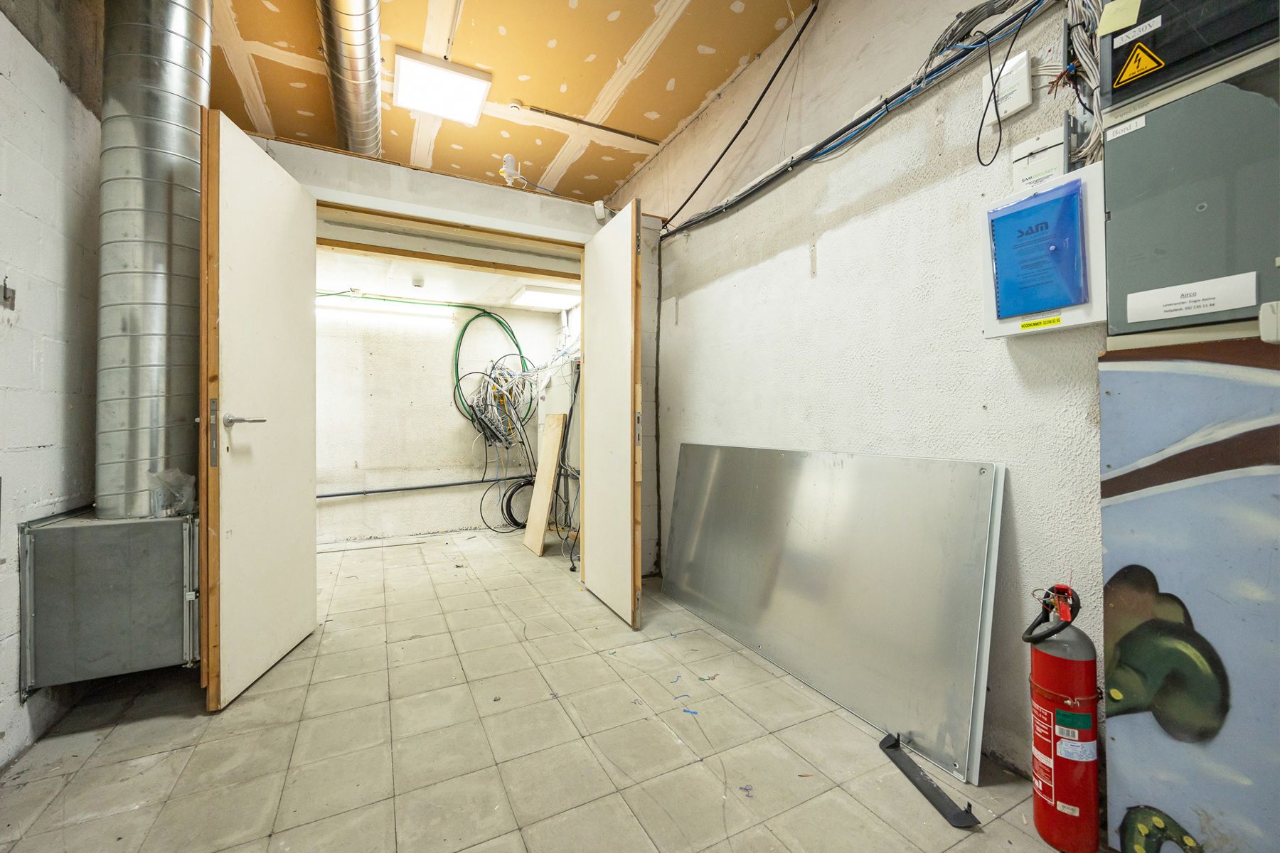 Instapklaar kantoorgebouw te koop in Merksem foto 53