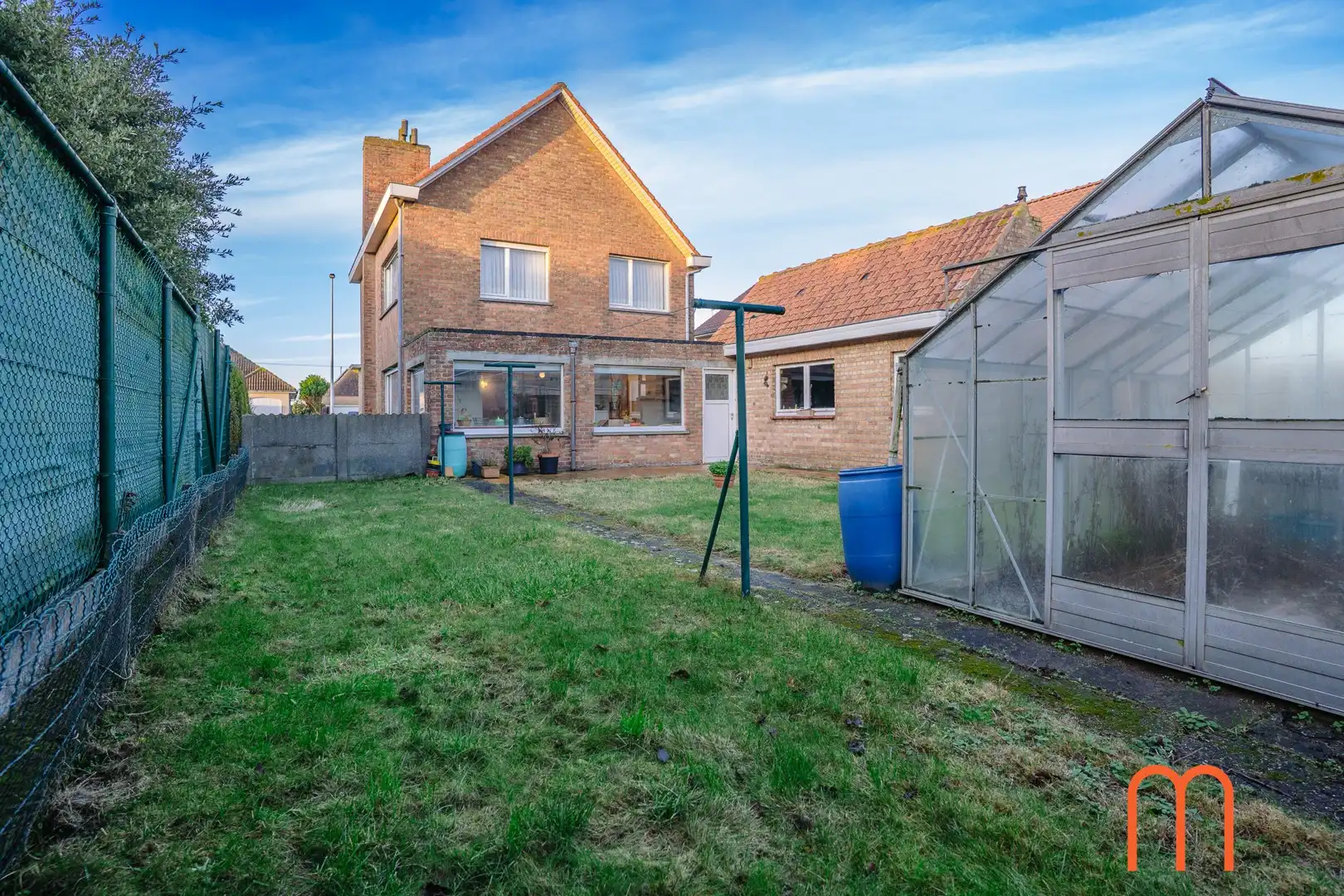 Te renoveren woning met ruime tuin op topligging in Oostende foto 12