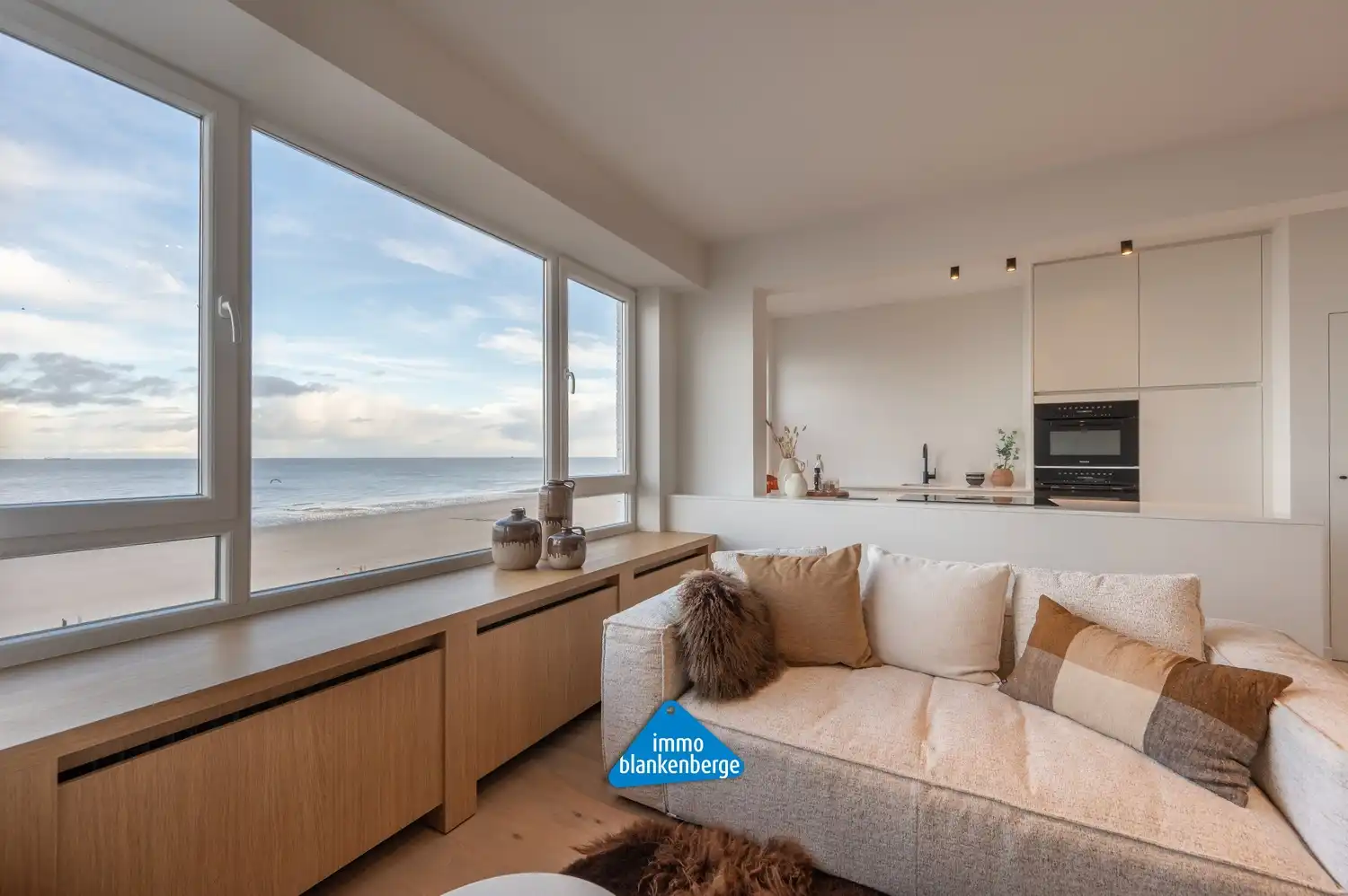 Luxueus appartement met 3 slaapkamers op de Zeedijk in Blankenberge met adembenemend zeezicht foto {{pictureIndex}}