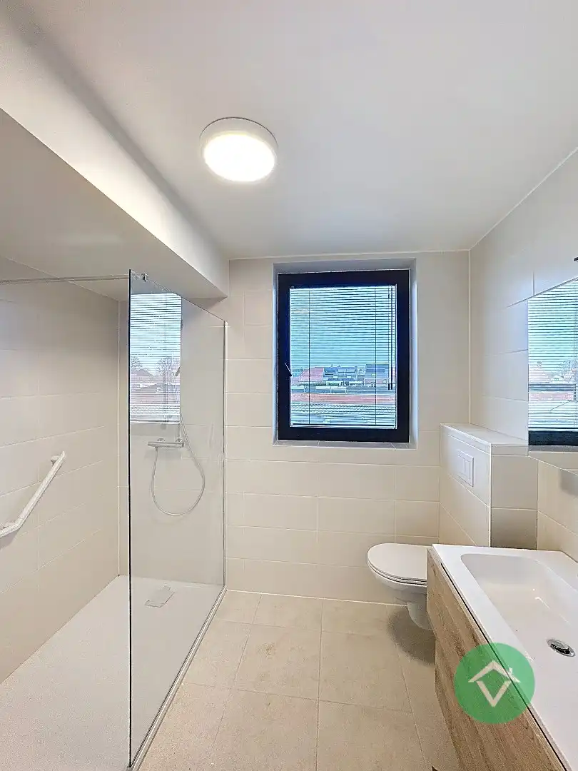 Volledig geschilderd Instapklaar appartement met garage in centrum Koekelare foto 20