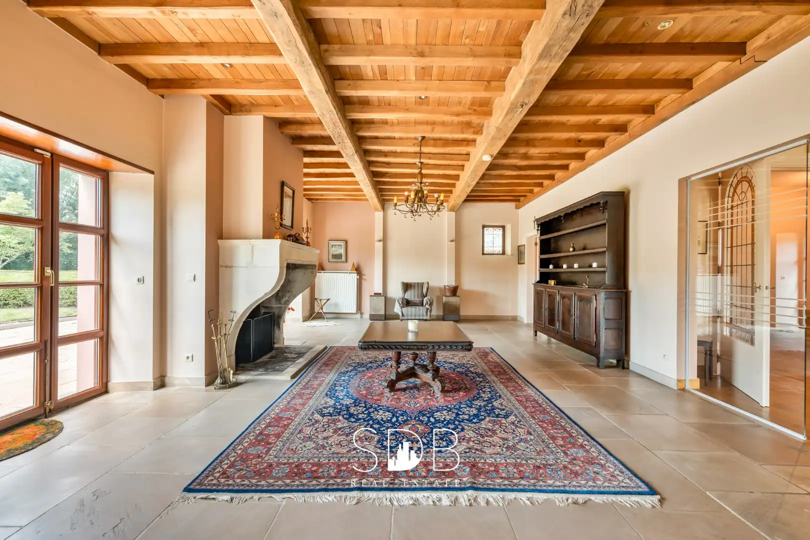 Hedendaagse villa met gezinstuin en graslanden op 7.496m² foto 8