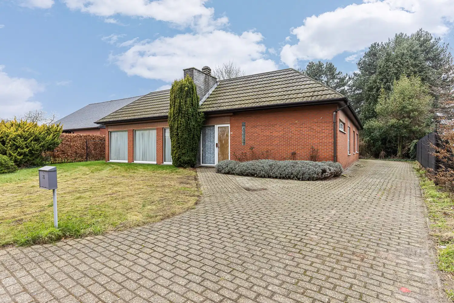 Hoofdfoto van de publicatie: Ruime woning met 3 slpkrs op 1394 m² te Heist-op-den-Berg