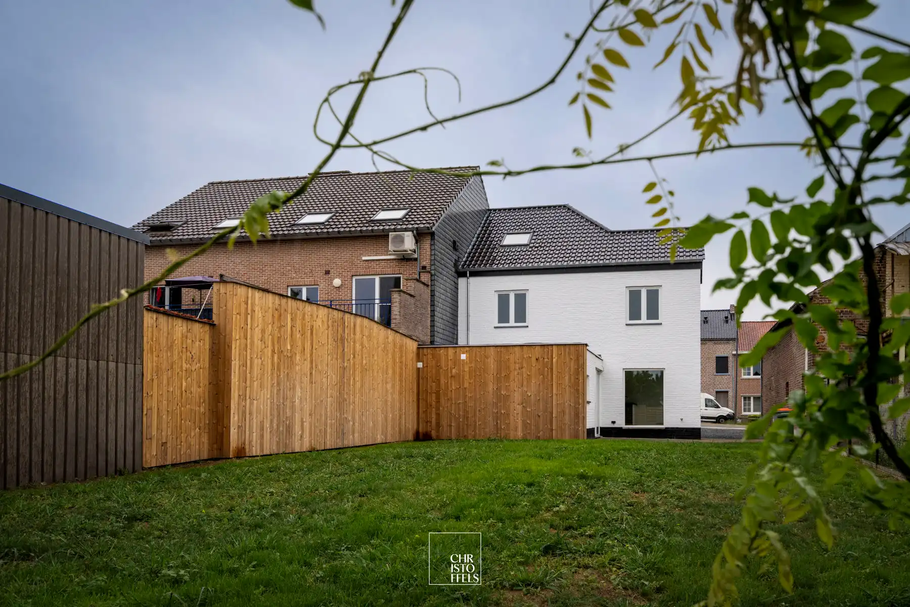 Gerenoveerde gezinswoning met tuin op een ideale locatie! foto 9