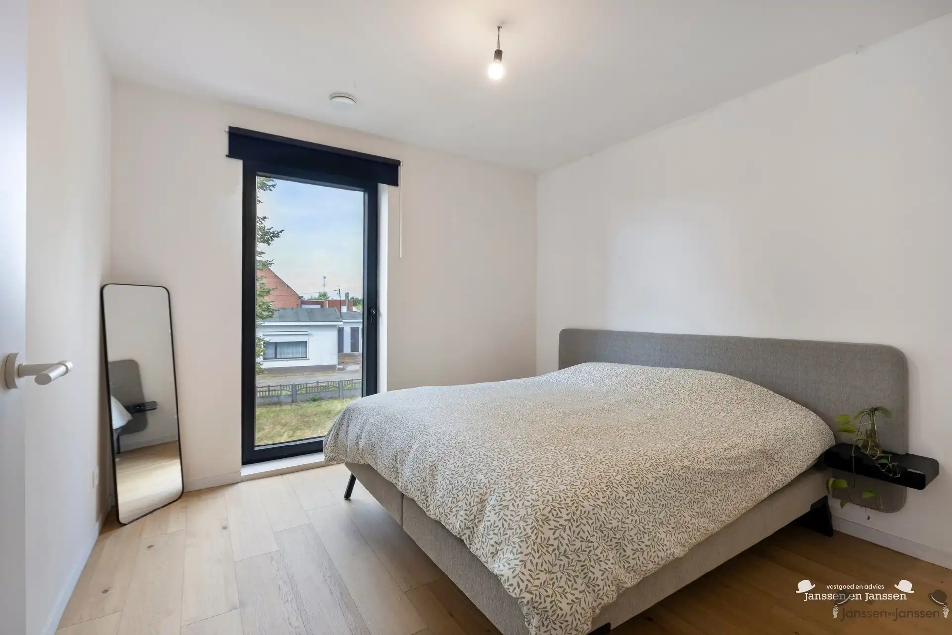 Moderne halfopen bebouwing uit 2024 met hoogwaardige afwerking foto 14