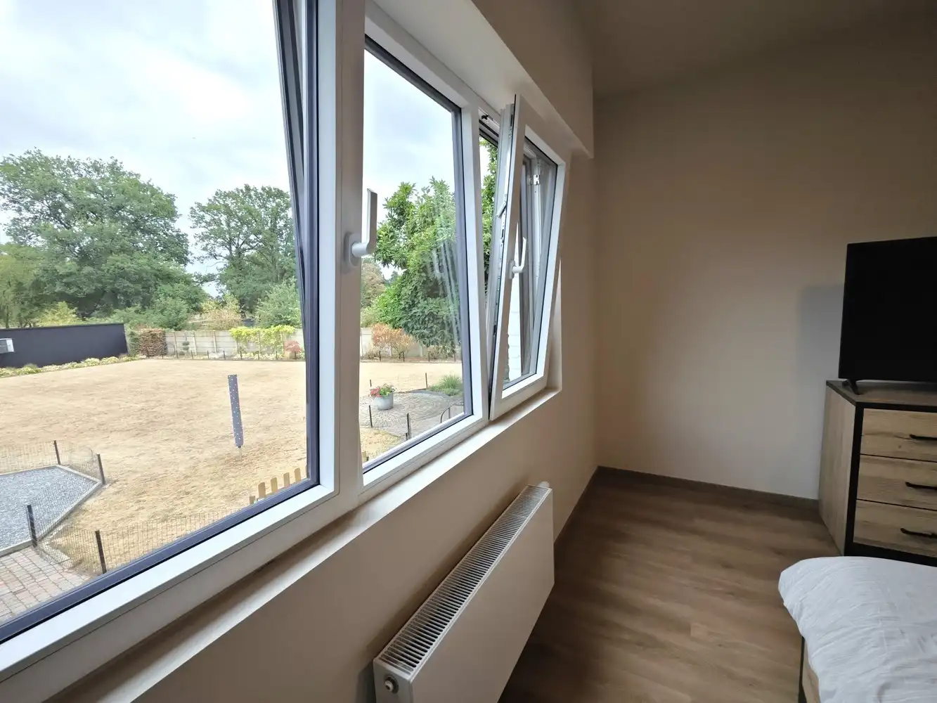 Grotendeels gerenoveerde woning op 16a78ca foto 24
