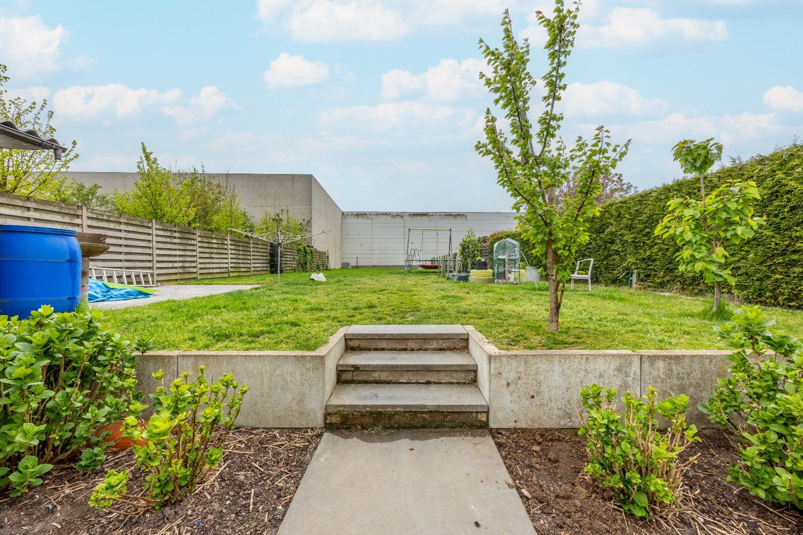 Halfopen woning met fantastisch grote tuin!  foto 3