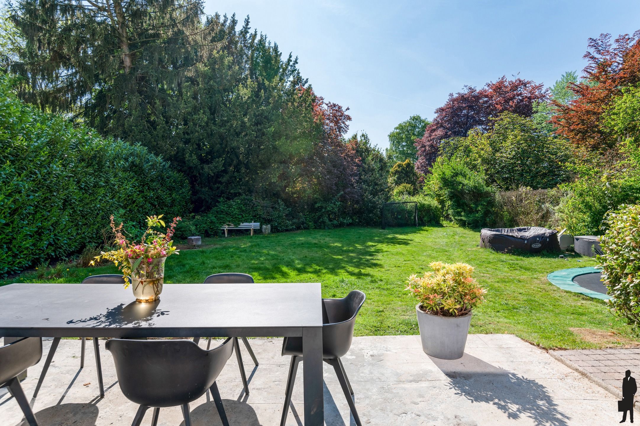 (Deels) gerenoveerde woning met ZW parktuin (ca. 1968m²) foto 11
