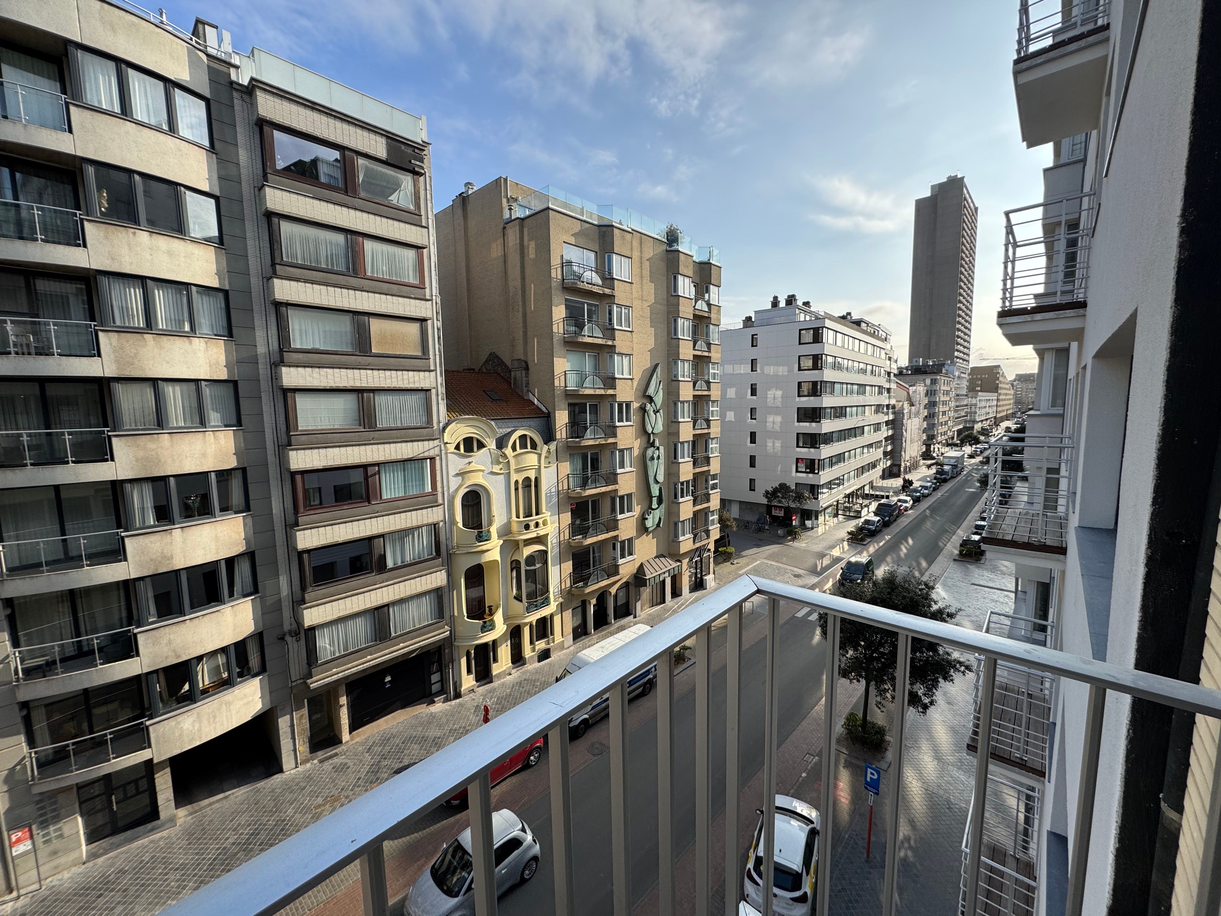 Vernieuwd appartement met zijdelings zeezicht foto 6