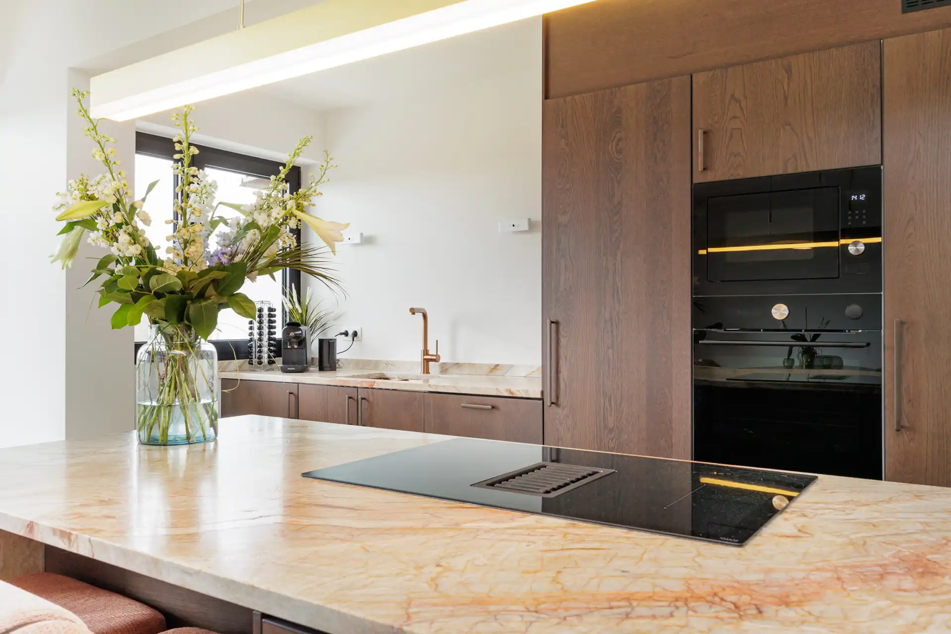 Lichtrijk en luxueus gerenoveerd met panoramisch groenzicht foto 3