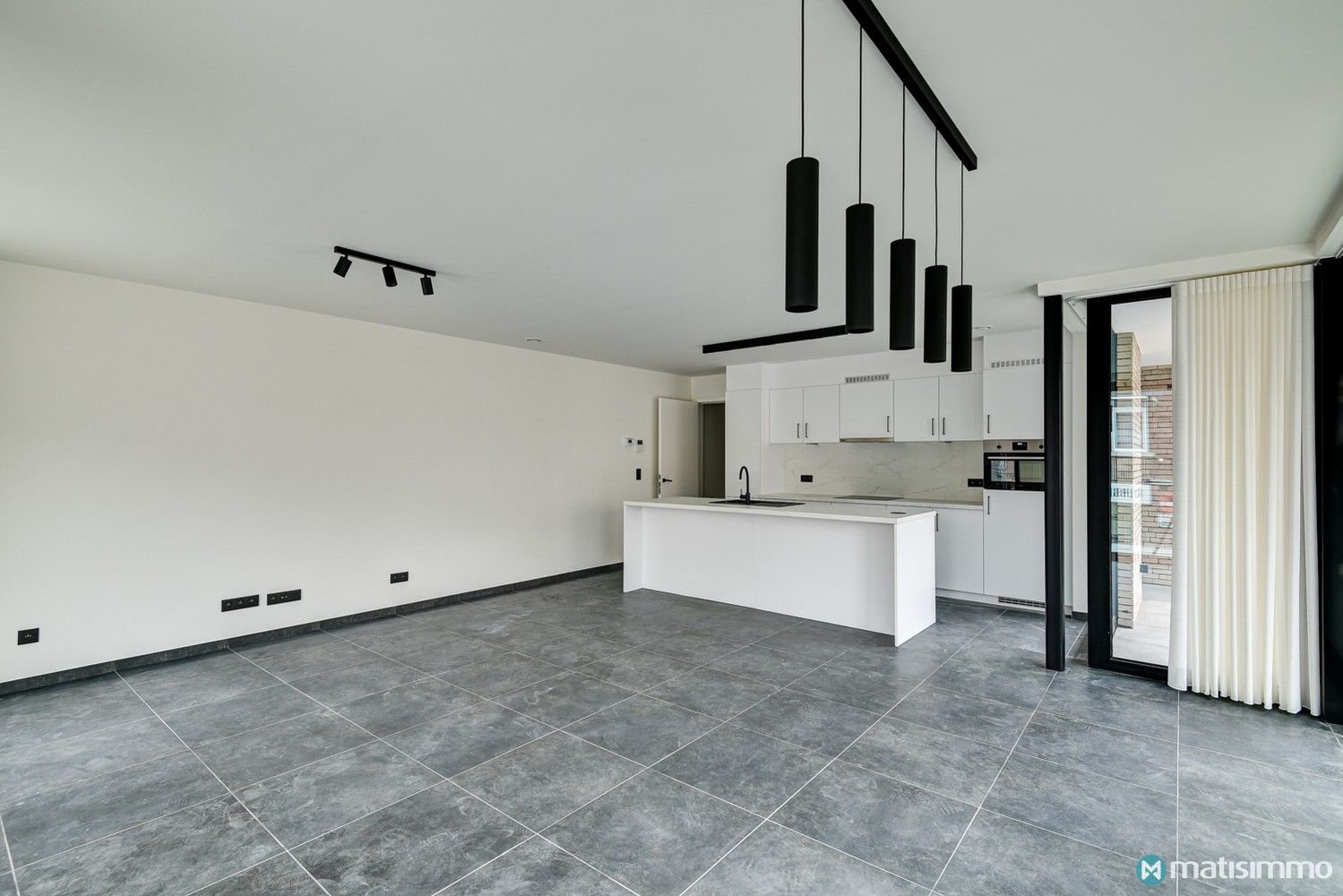 ENERGIEZUINIG APPARTEMENT MET 2 SLAAPKAMERS EN PARKEERPLAATS IN HET CENTRUM VAN BILZEN foto 3