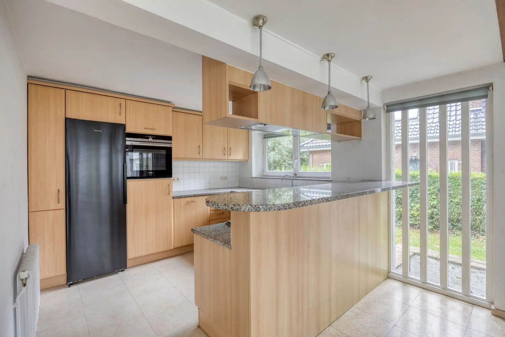 Ruime villa te moderniseren op rustige locatie foto 10