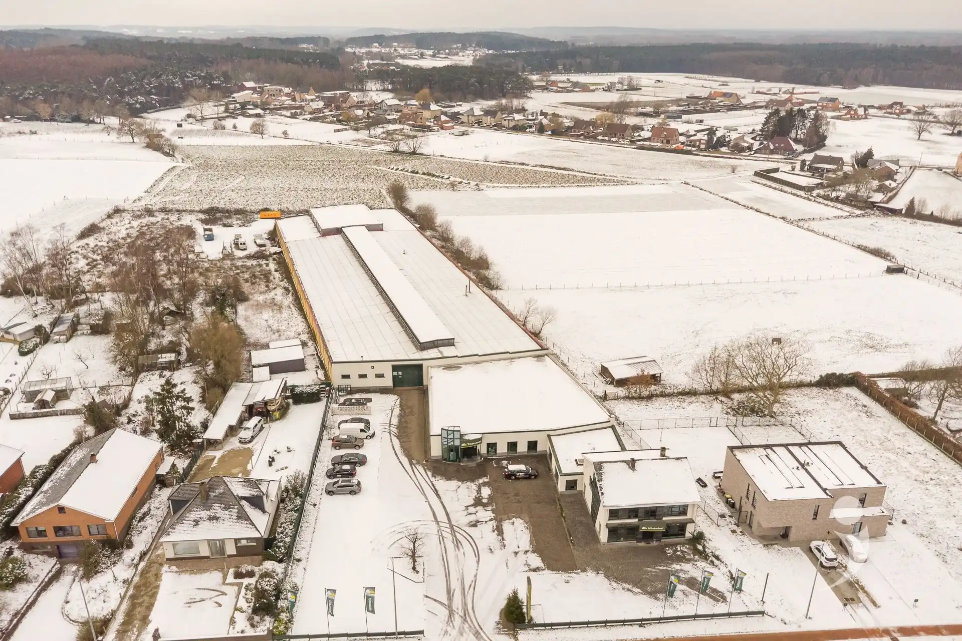 Site met industriële hal en veel potentieel foto 2