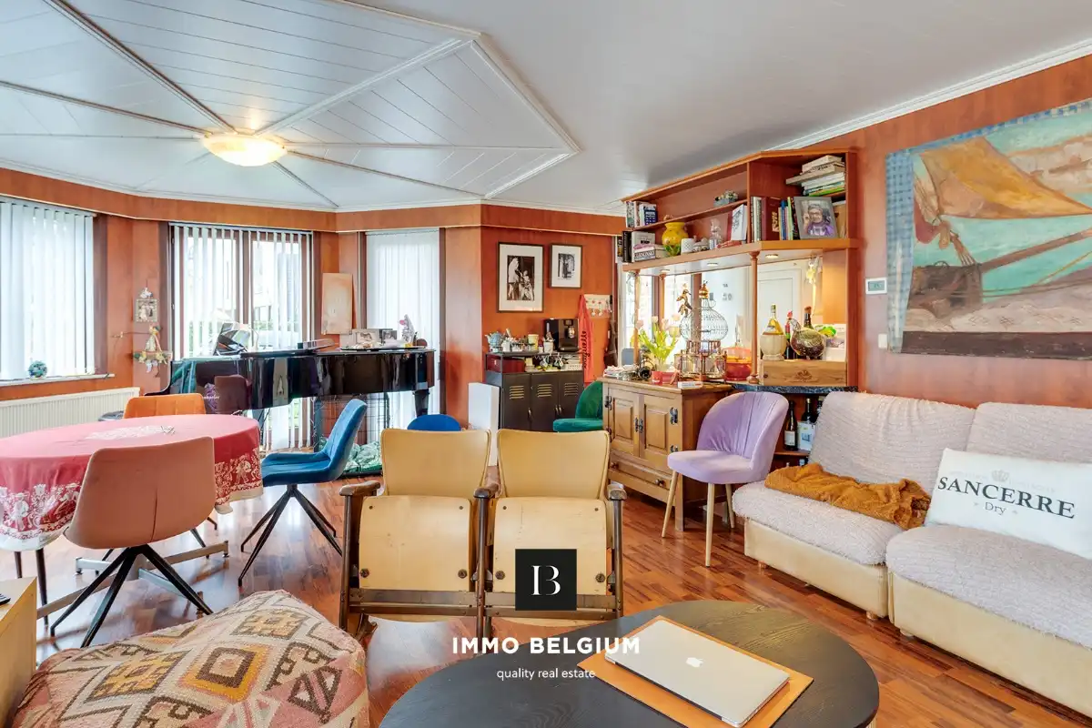 Ruim appartement met inpandige garagebox foto 3