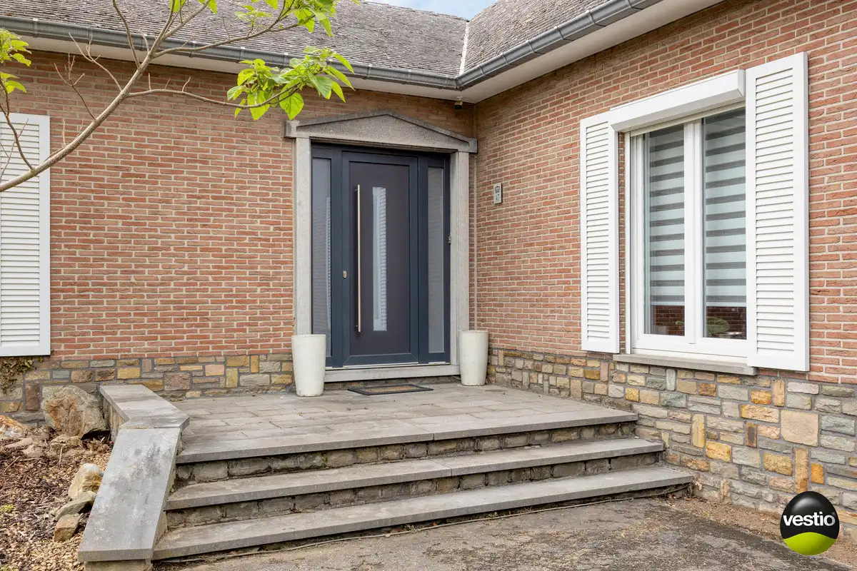 GELIJKVLOERSE WONING MET 3 SLK op 17A89CA NABIJ CENTRUM BILZEN. foto 4