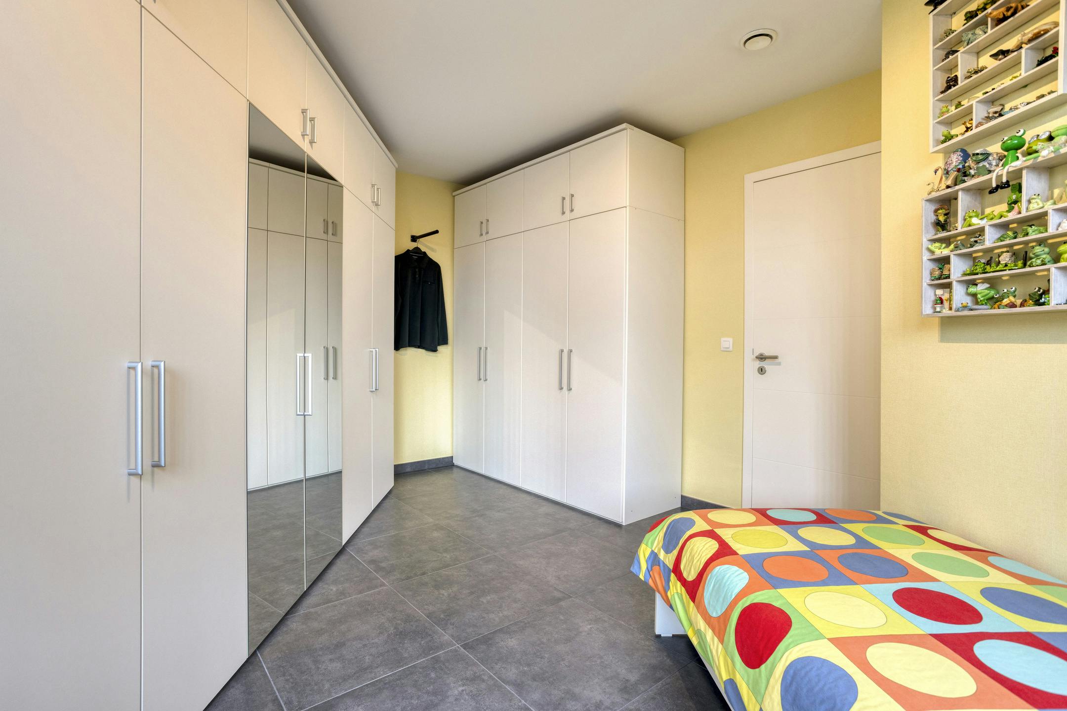 Appartement met 3 slaapkamers, garage en autostaanplaats te koop in Waarschoot foto 24