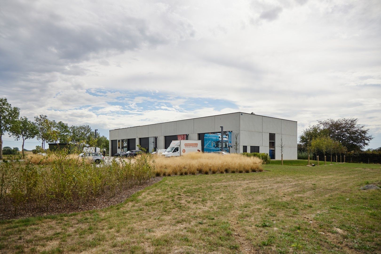 Nieuwbouw KMO-unit in Zwevezele te huur (180 m²) foto 7