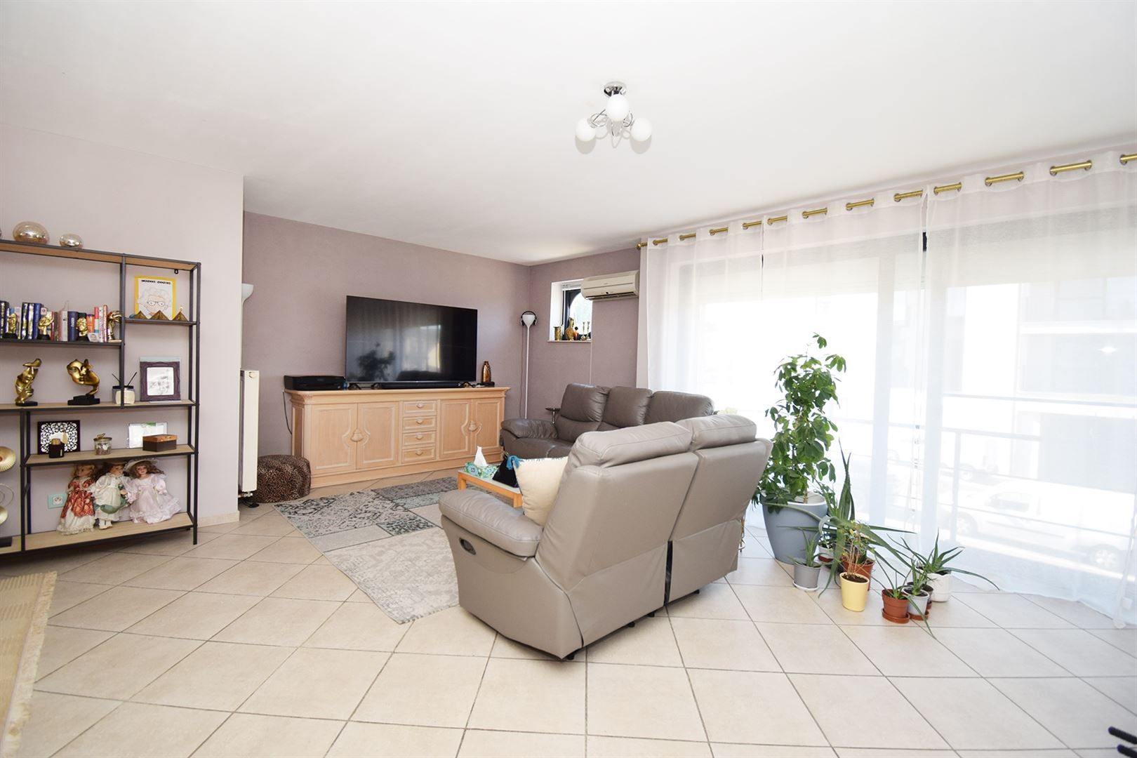 Ruim appartement met 2 slpks op centrale ligging! foto 3