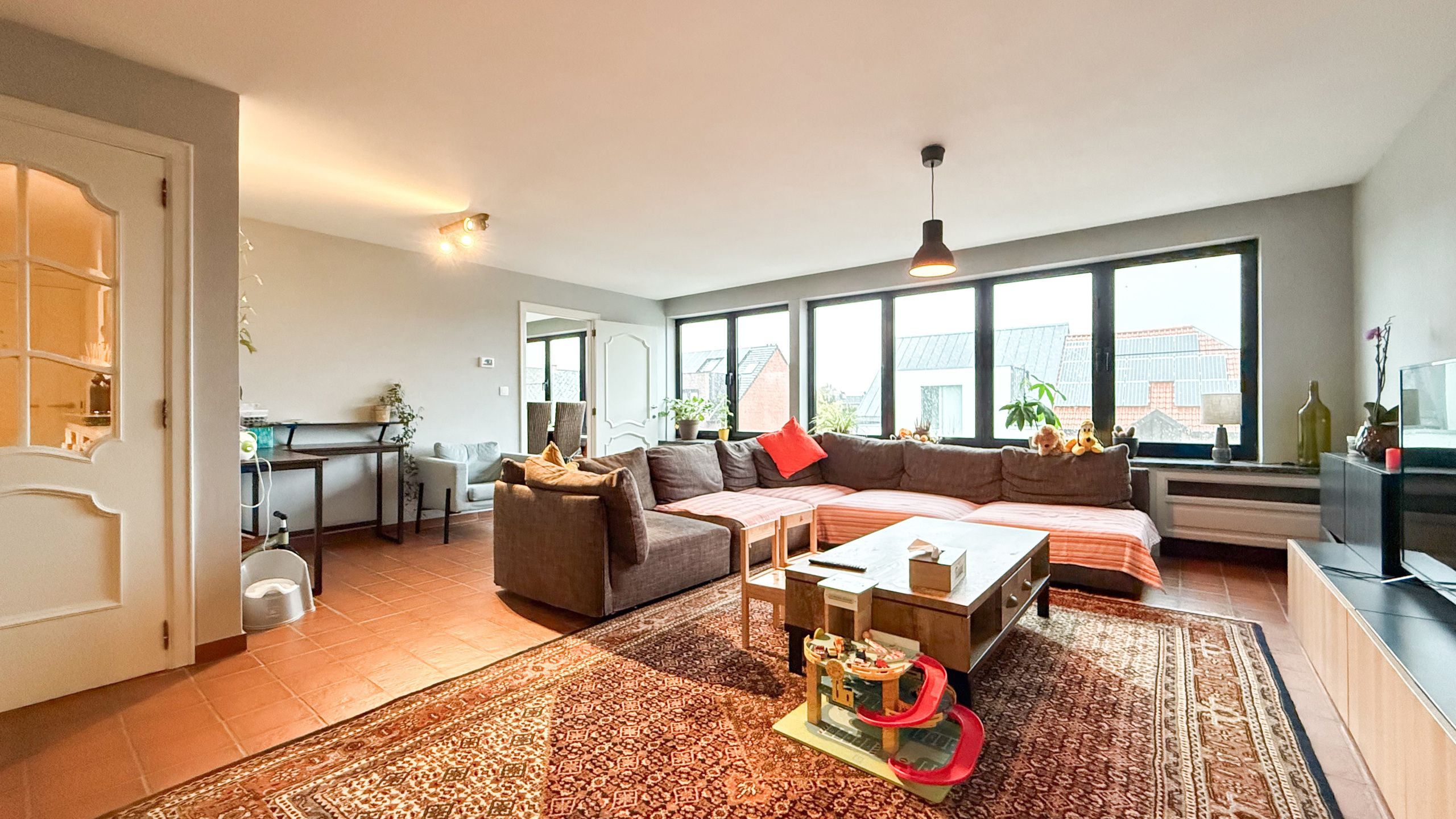 Uitzonderlijk ruim appartement met 3 slpks en garage! foto 9