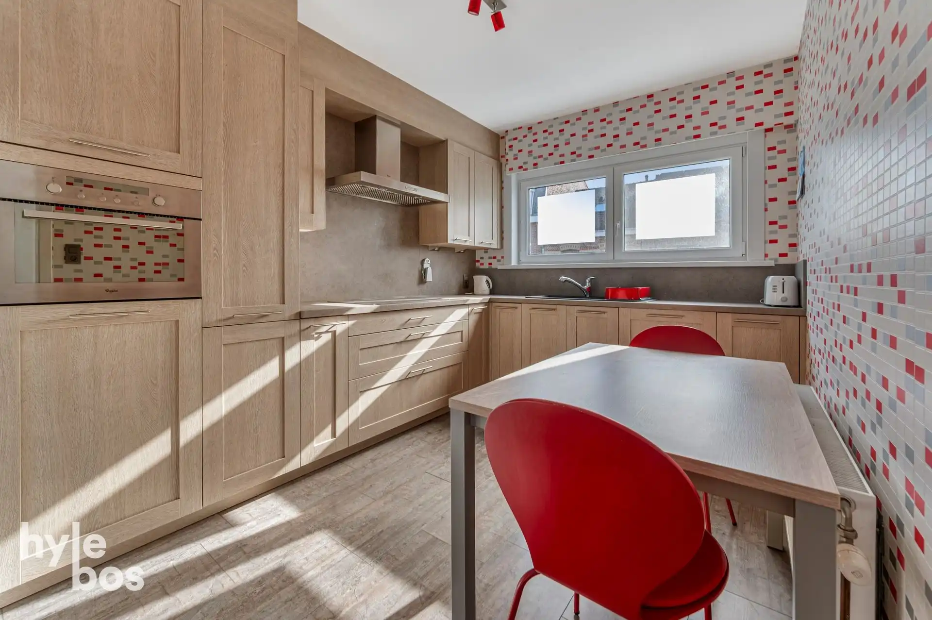 Ruim lichtrijk hoekappartement met garage foto 8