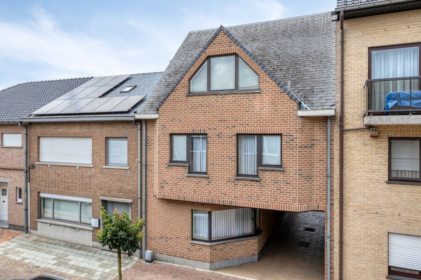 Opbrengsteigendom met 3 appartementen + 2 garages – toplocatie in Merchtem! foto 5