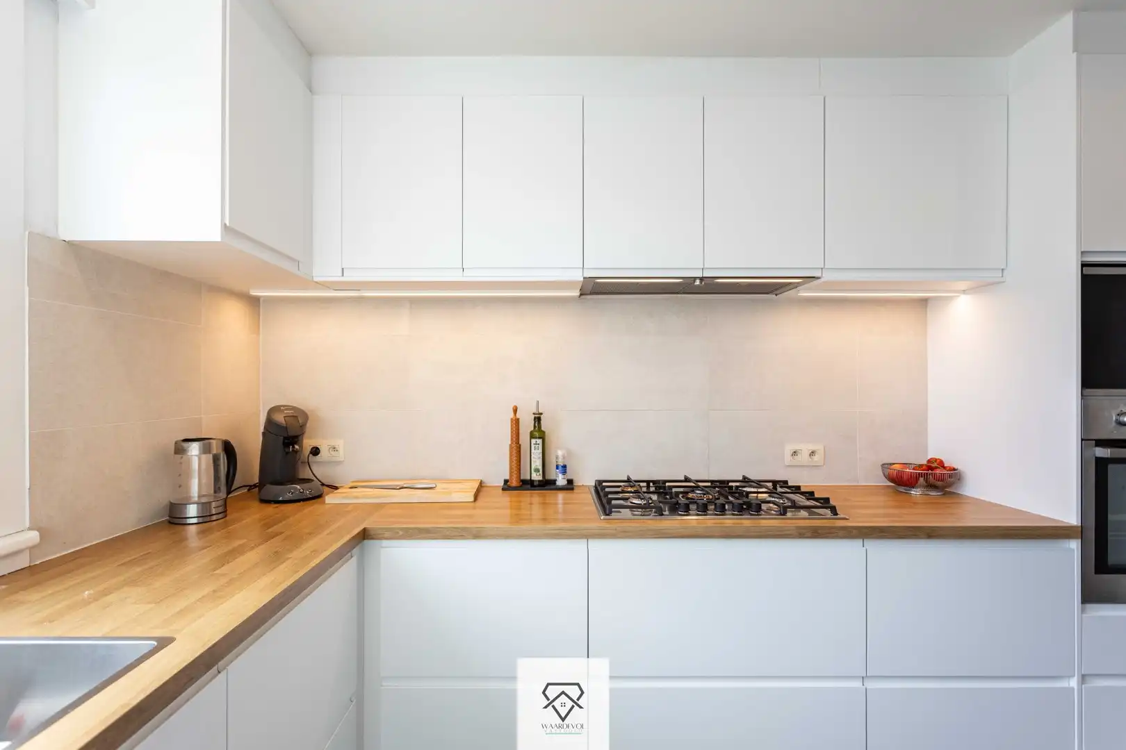 Knap gerenoveerd 2-slaapkamerappartement met zonnig terras in Wondelgem foto 11