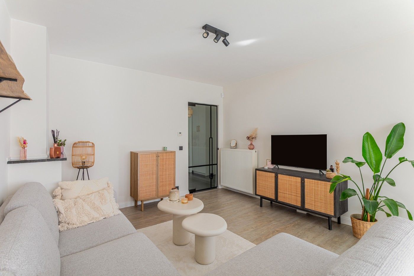 Prachtig gerenoveerd appt. met 2 slpk. en balkon op toffe locatie in Schoten foto 3