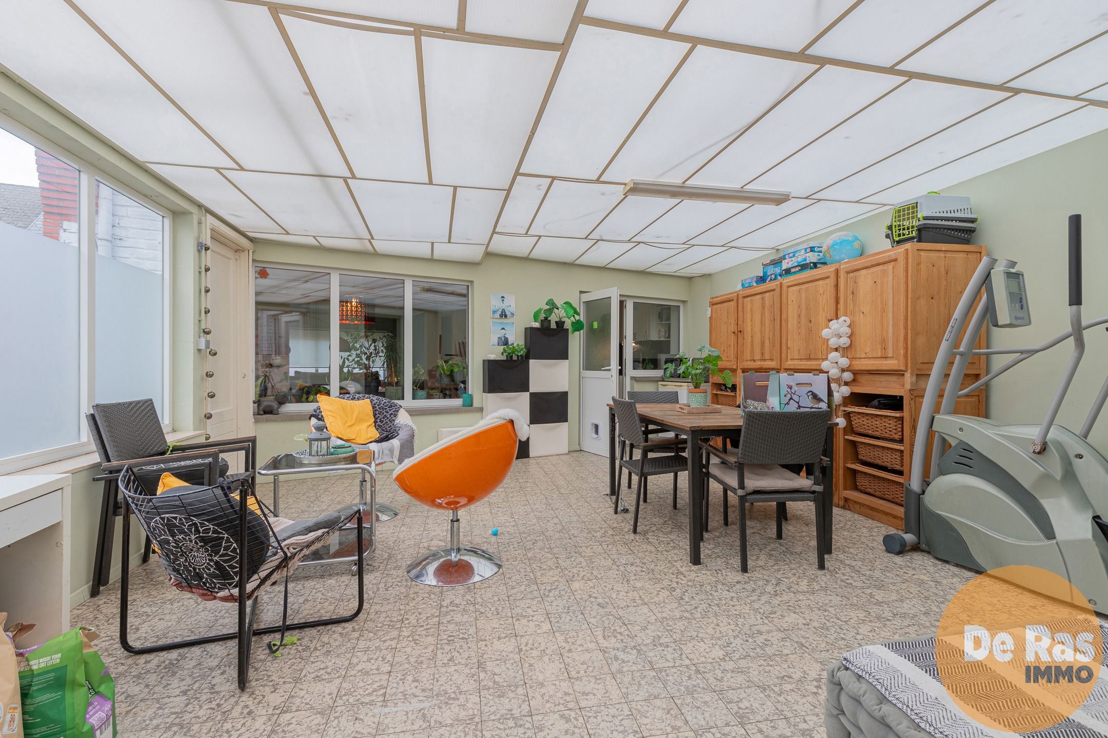 HILLEGEM - Stevige halfopen bebouwing op een rustige locatie foto 14