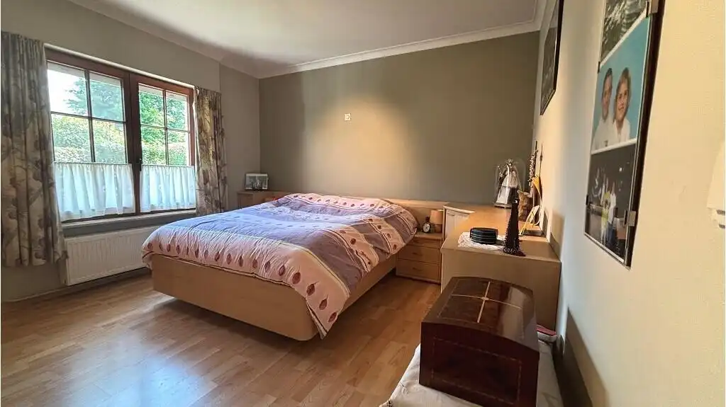 Ruime 3-slaapkamerwonig met Garage en Tuin te koop in Sint-Kruis Brugge foto 8