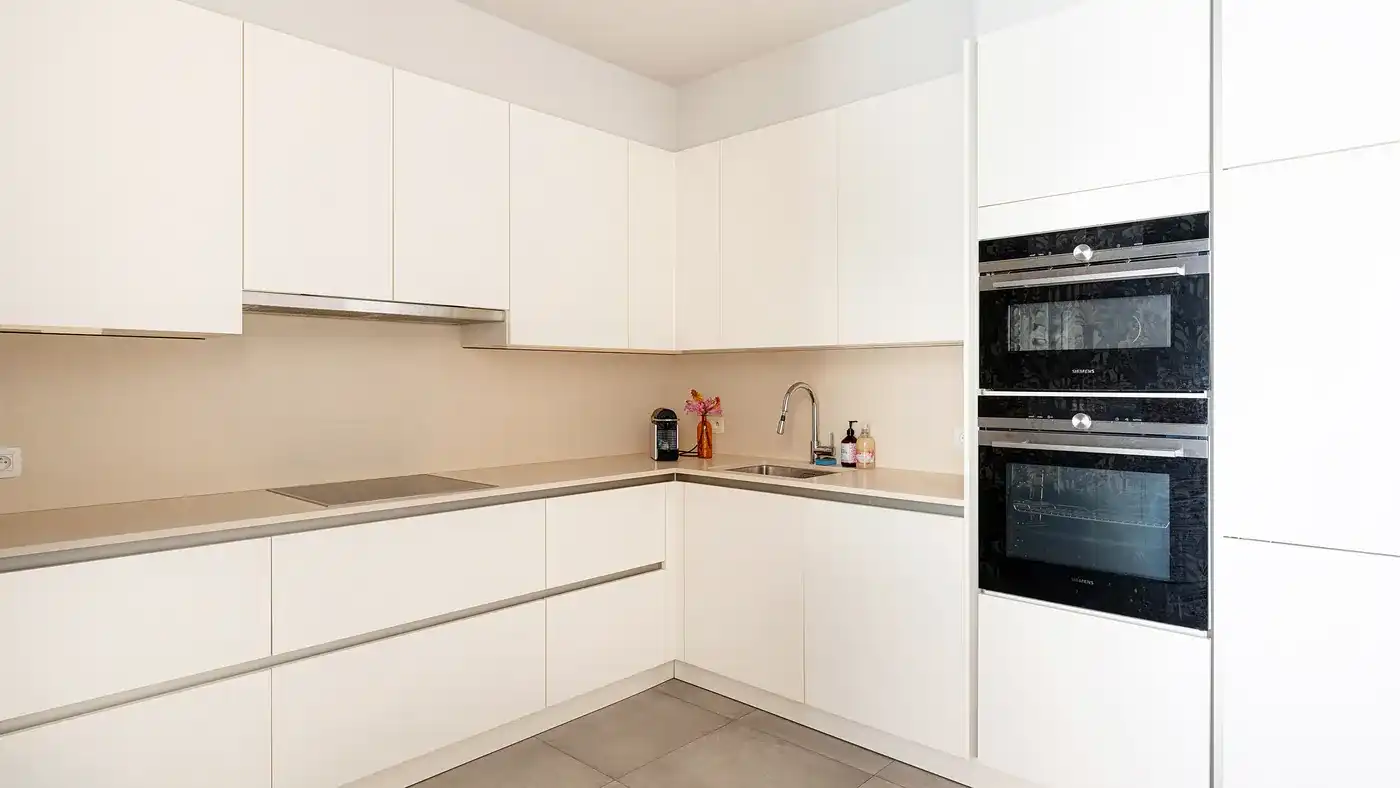 Breed en zonnig appartement van 114m² op een zucht van de Zeedijk in centrum Knokke - parkeerplaats aanwezig foto 5
