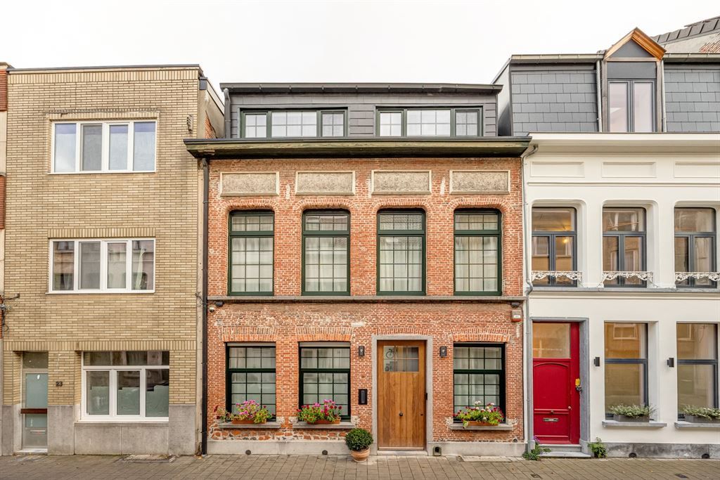 Stijlvol gerenoveerd herenhuis (EPC A) foto {{pictureIndex}}