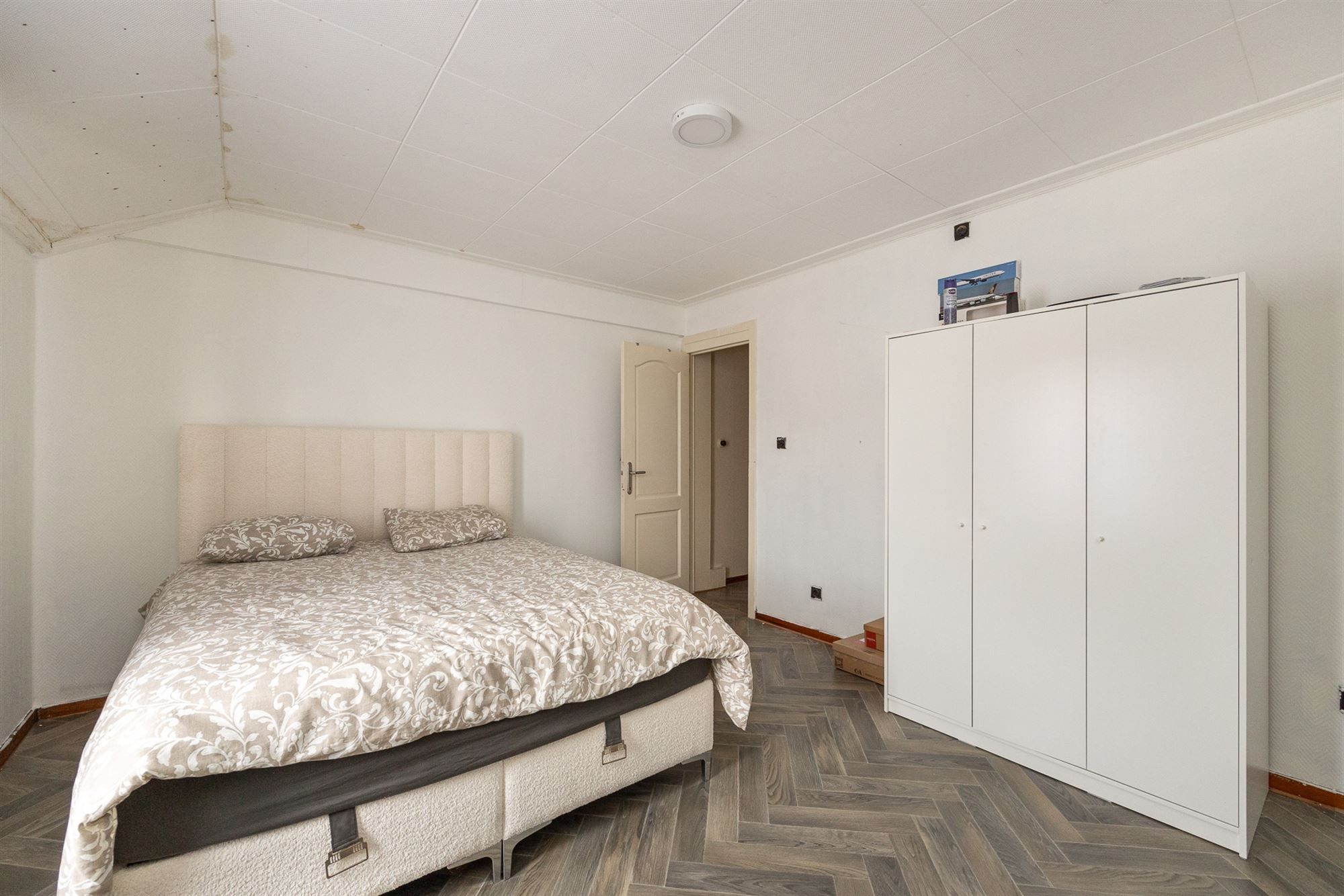 Gezinswoning met vier slaapkamers en tuin foto 14