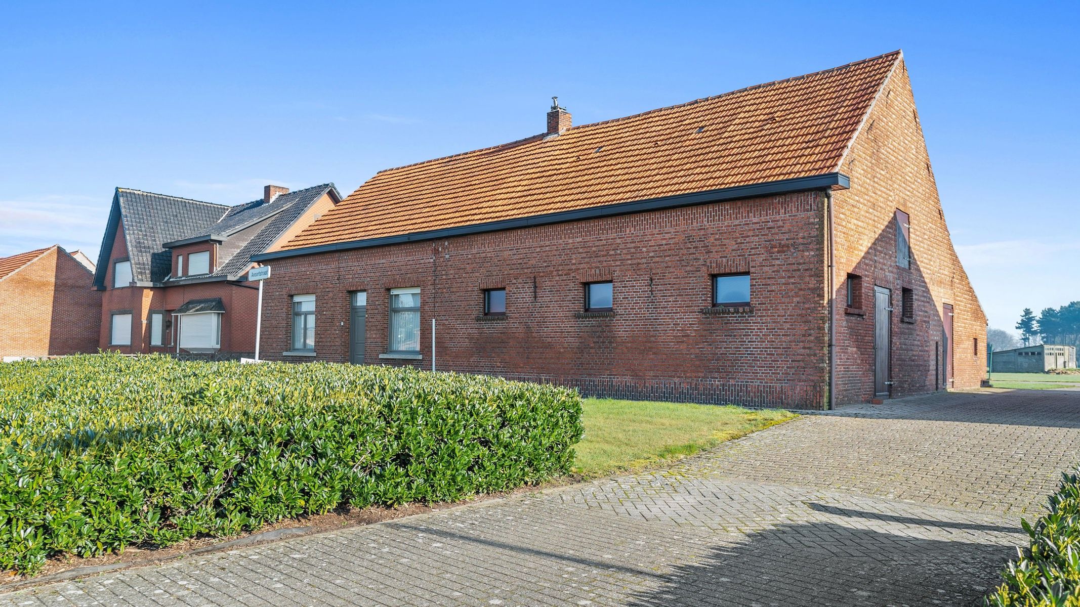 Te renoveren woning met vrij zicht over weilanden foto 28