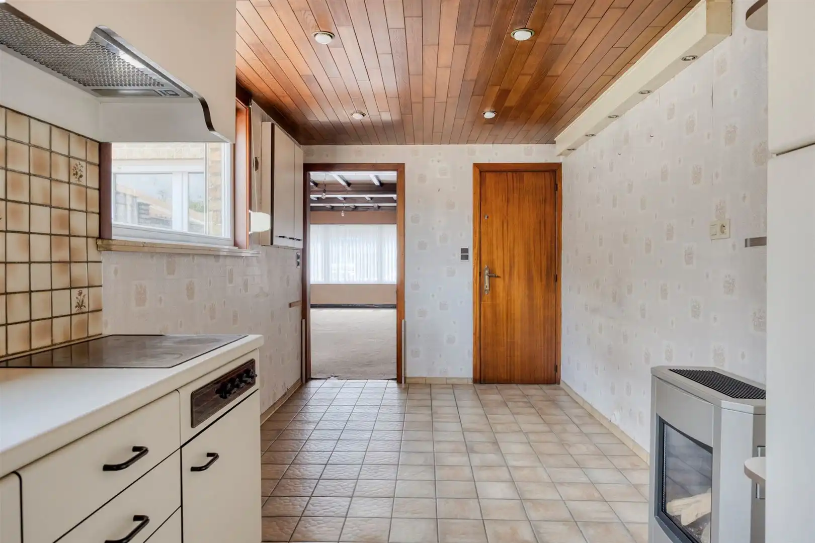 Te renoveren woning met zeer goede structuur en zijtoegang! foto 10