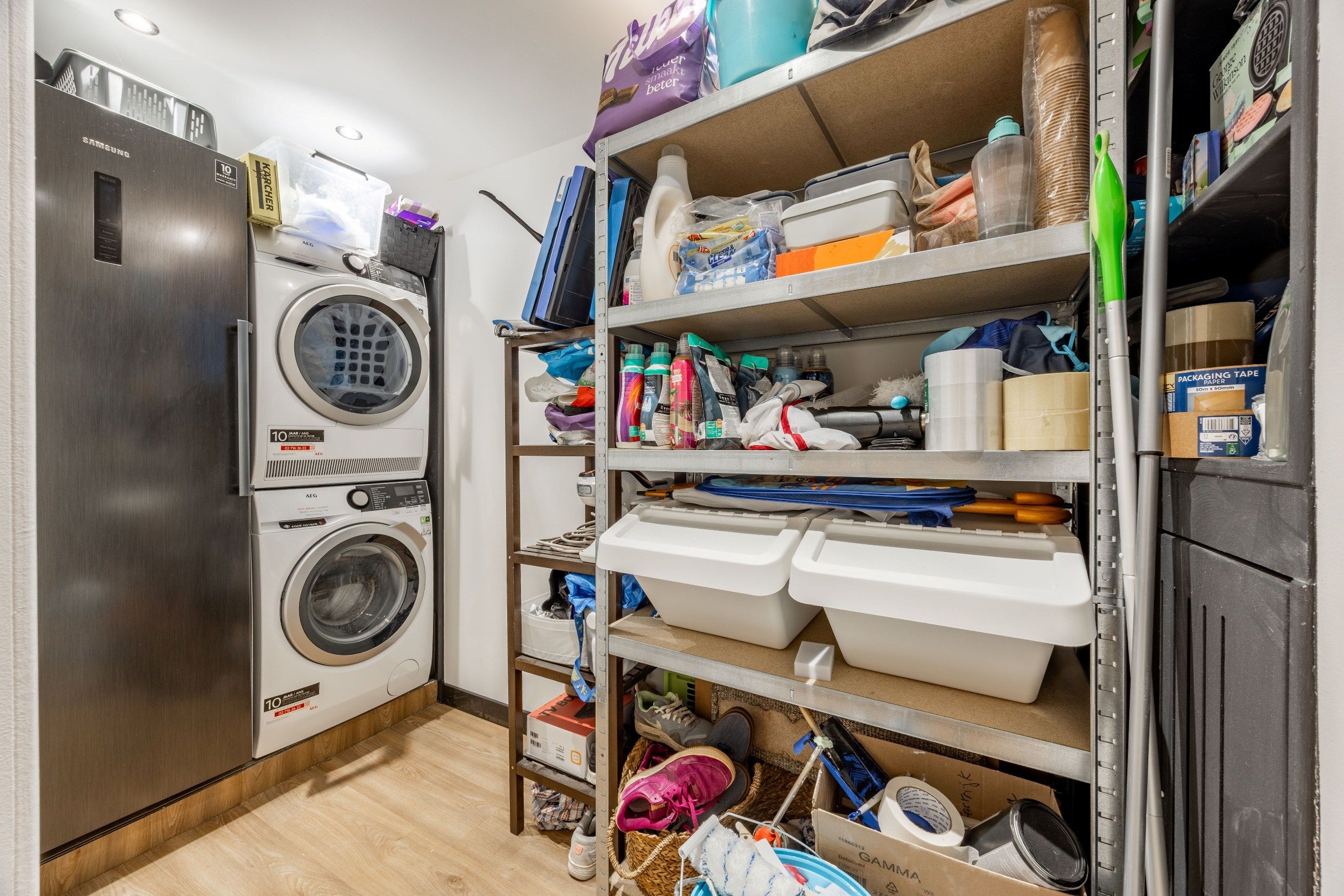 ALLEENSTAANDE GELIJKVLOERSE WONING MET MAGAZIJN EN COMMERCIELE RUIMTE foto 19
