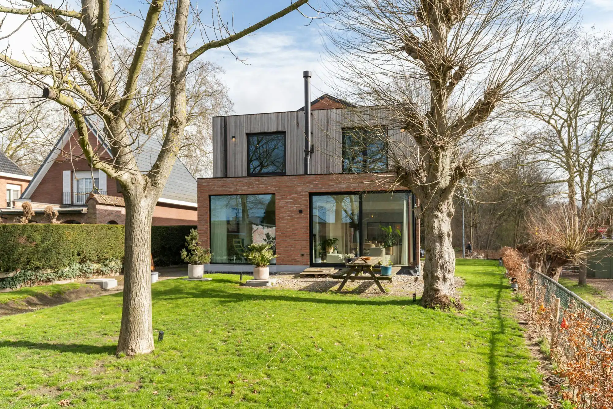 Prachtig afgewerkte woning (EPC A) met magazijn te Branst foto {{pictureIndex}}