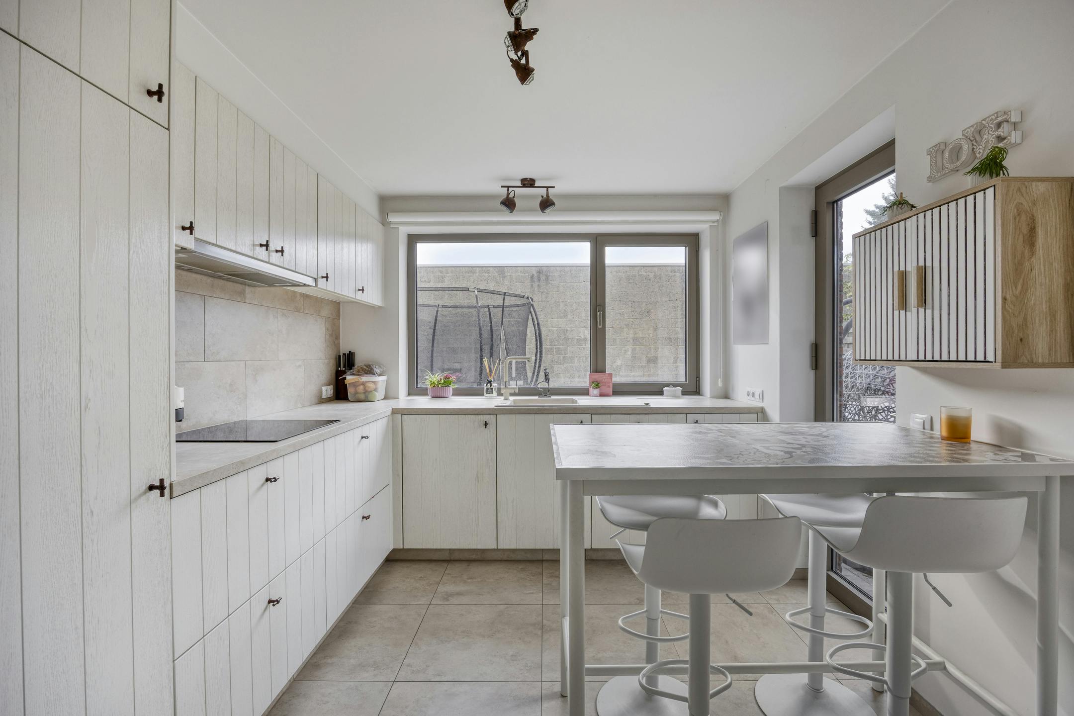 Lichtrijke gezinswoning met 4 slaapkamers te koop in Lauwe! foto 6