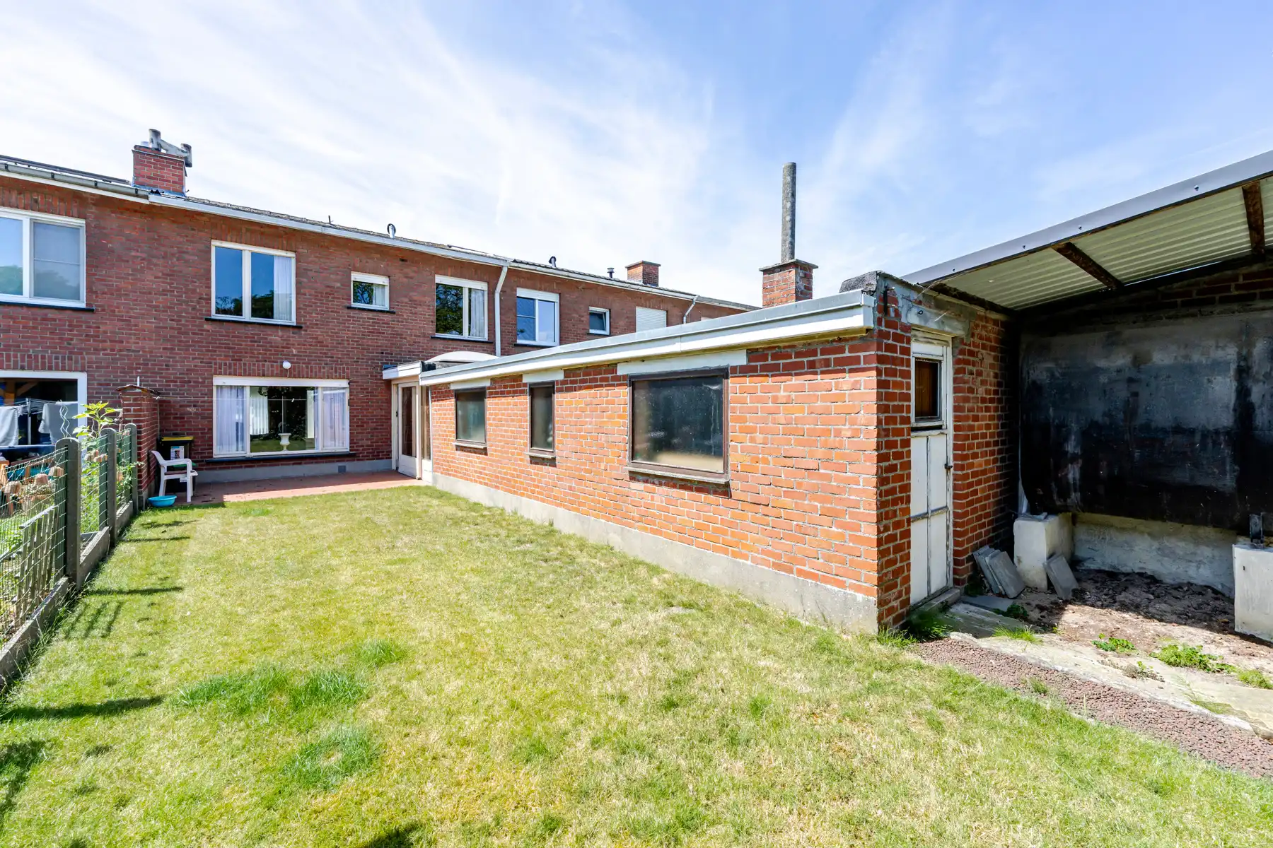  Rustig gelegen, deels te renoveren woning met 4 slpk, tuin. foto 2