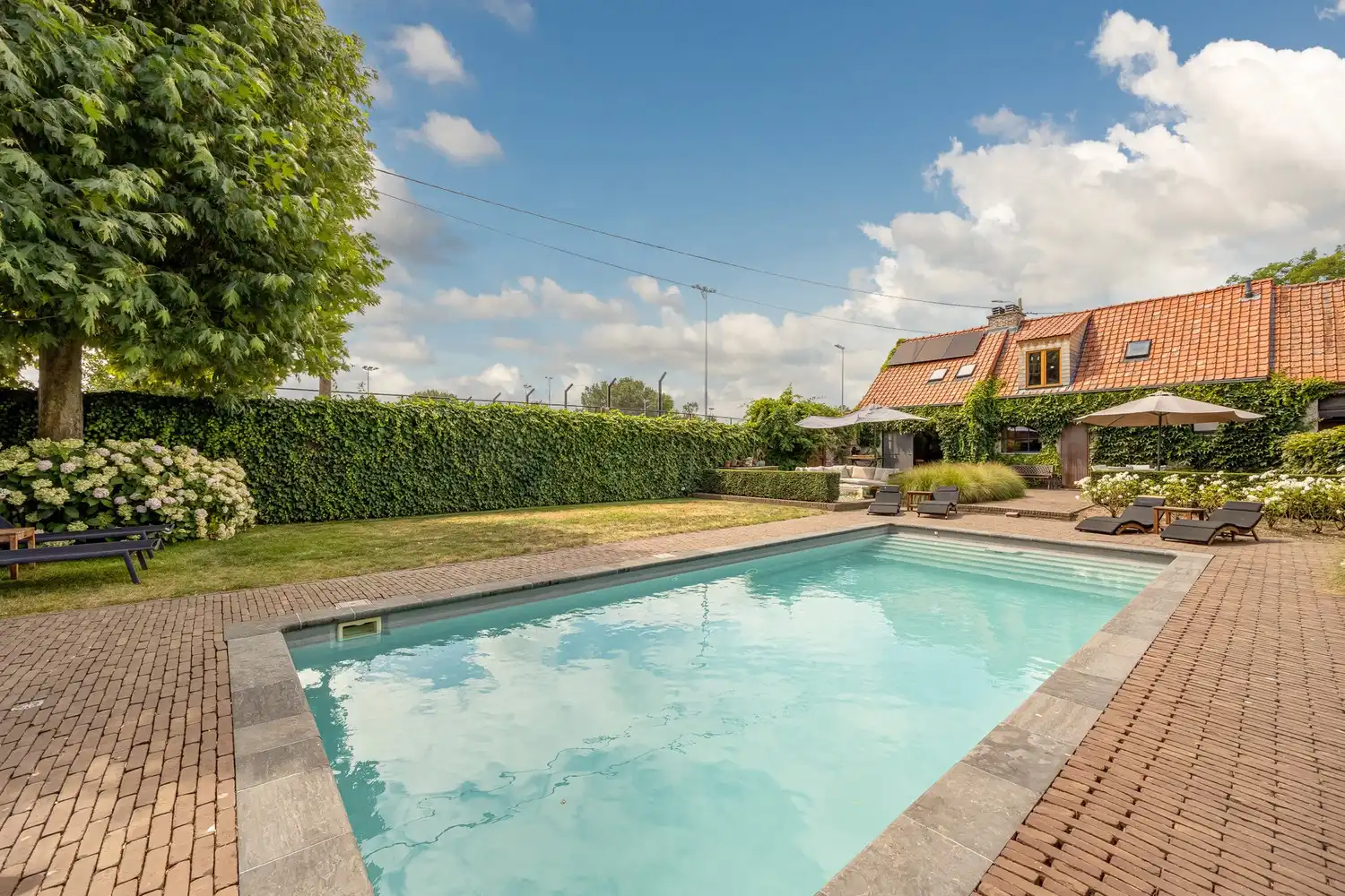 Karaktervolle woning met verwarmd zwembad en poolhouse — Verrebroek foto 3