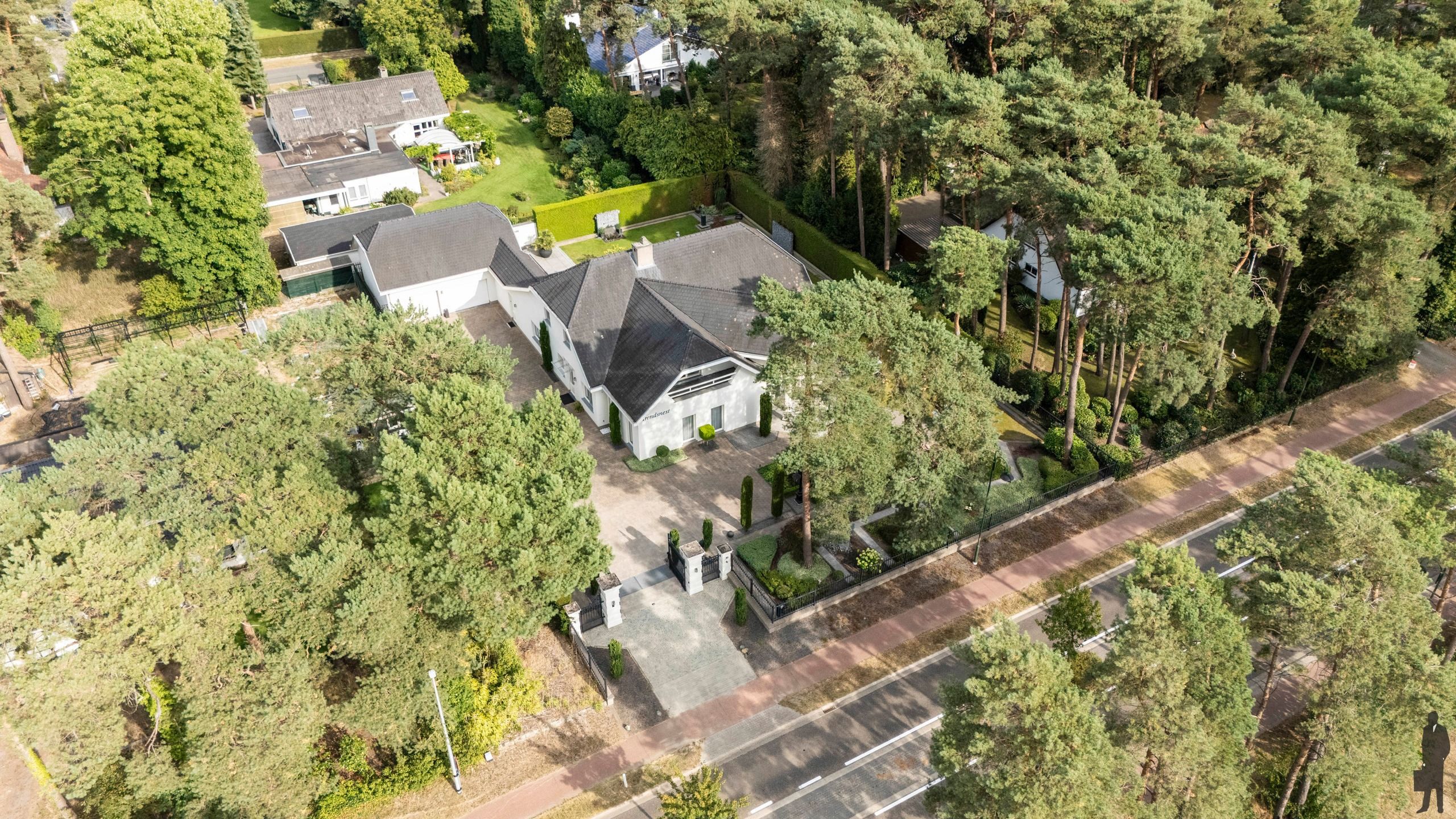 Tijdloze, volledig gerenoveerde villa 'Arendsnest' te Achel foto 3