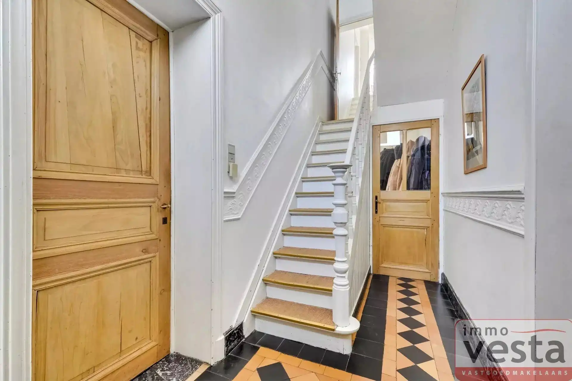 Karaktervolle woning met zwembad en ingerichte leefzolder foto 4