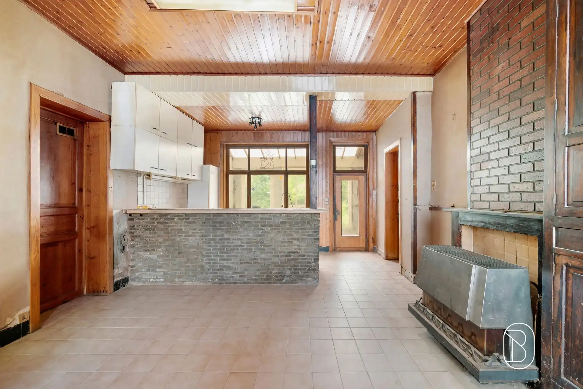 Te renoveren / af te breken woning met POTENTIEEL en uitweg foto 7