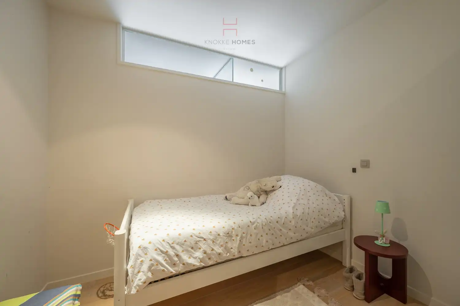 Zeer ruim en verzorgd appartement met vier slaapkamers en een praktische inpandige garage. foto 24