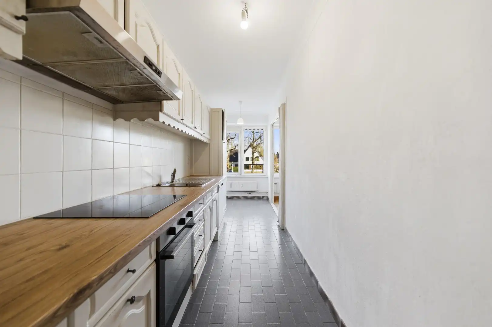 Goed gelegen, op te frissen appartement met 2 slpks en ruim terras foto 9