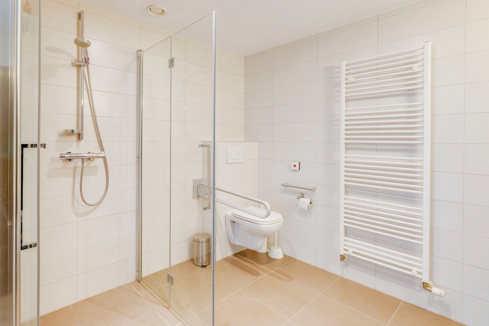 Energiezuinige assistentiewoning met autostaanplaats en groene omgeving foto 8